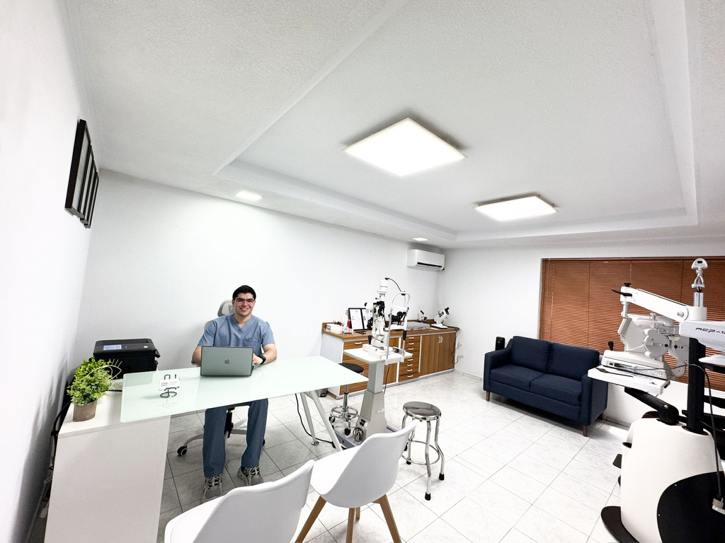 Consultorio oftalmológico en Clínica Pabellón Cristal